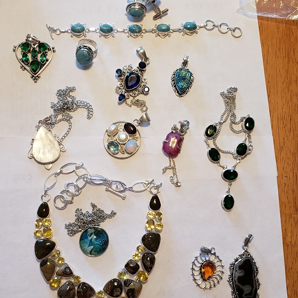11 piece necklace and pendant lot